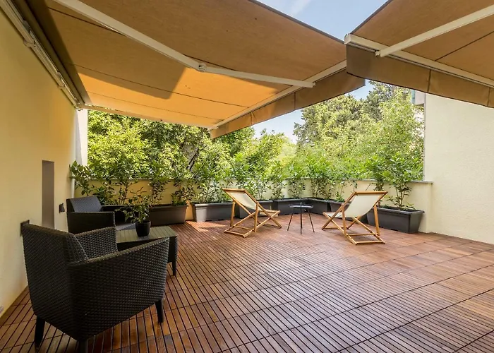 Luxury Apartment Monvi Near Bacvice Beach And Old Town דירה *